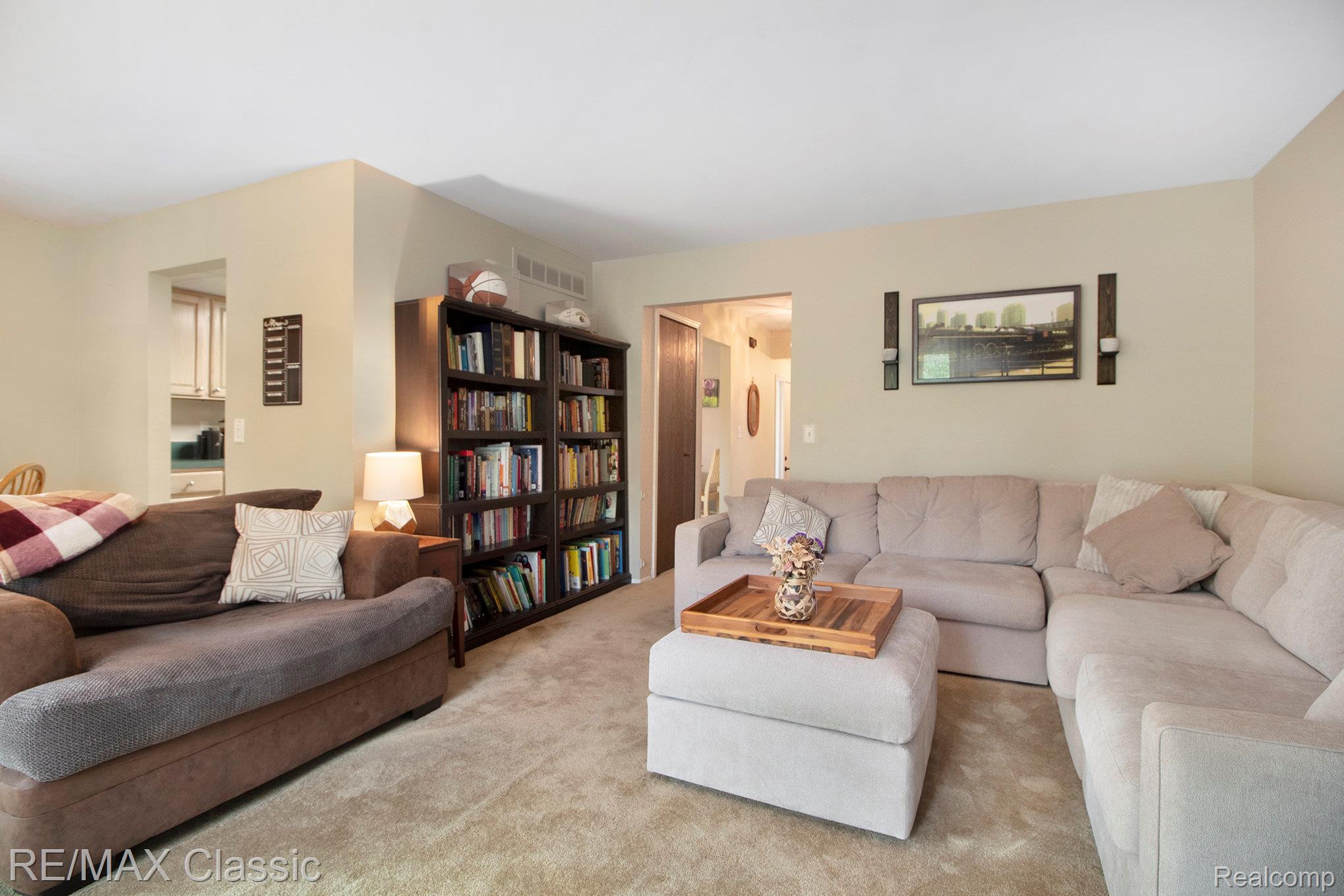 854 YORKTOWN Court
