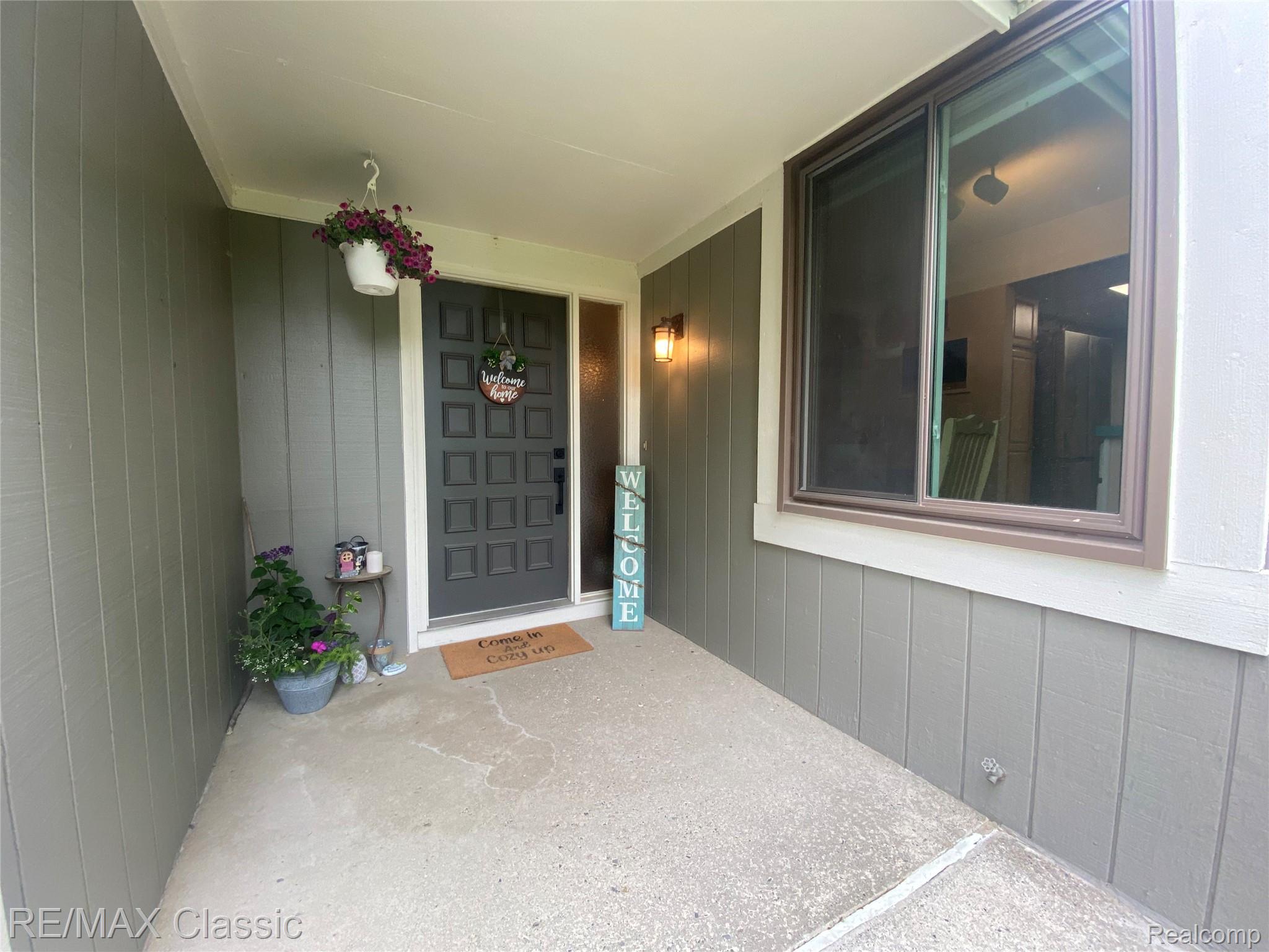 854 YORKTOWN Court