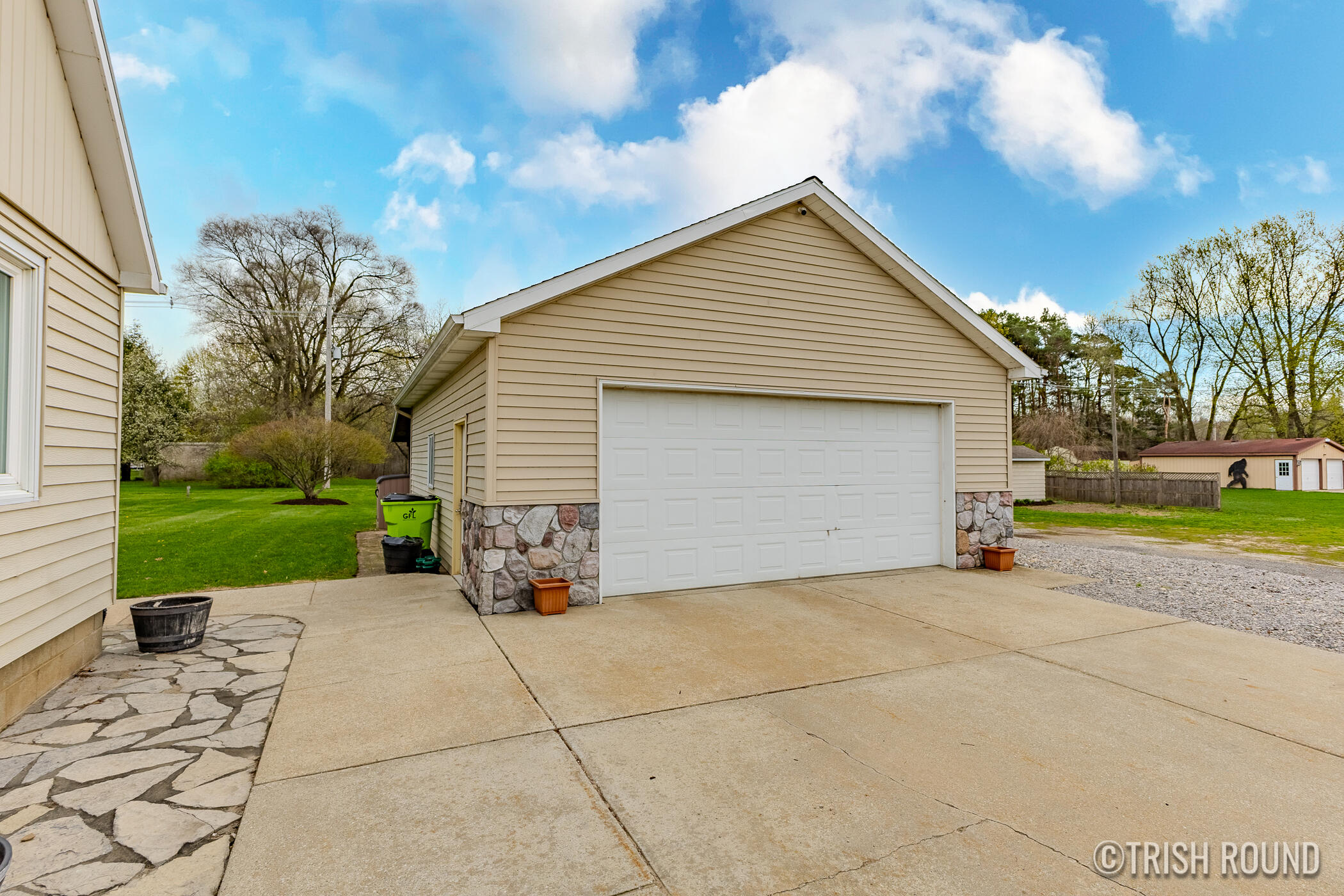 554 Kenowa Avenue SW