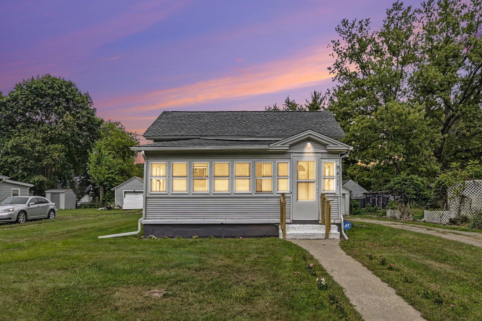 200 E Porter Street