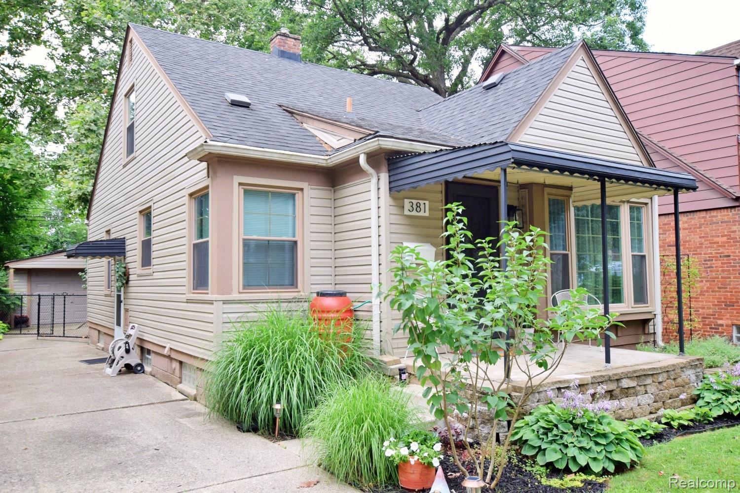 381 W Chesterfield Street