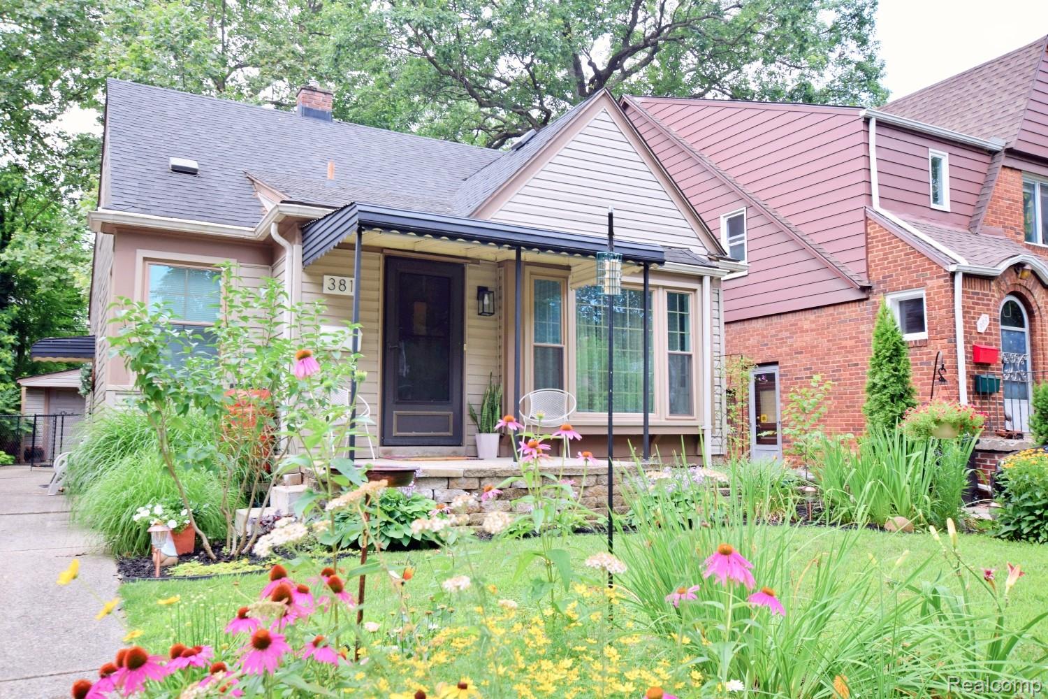 381 W Chesterfield Street