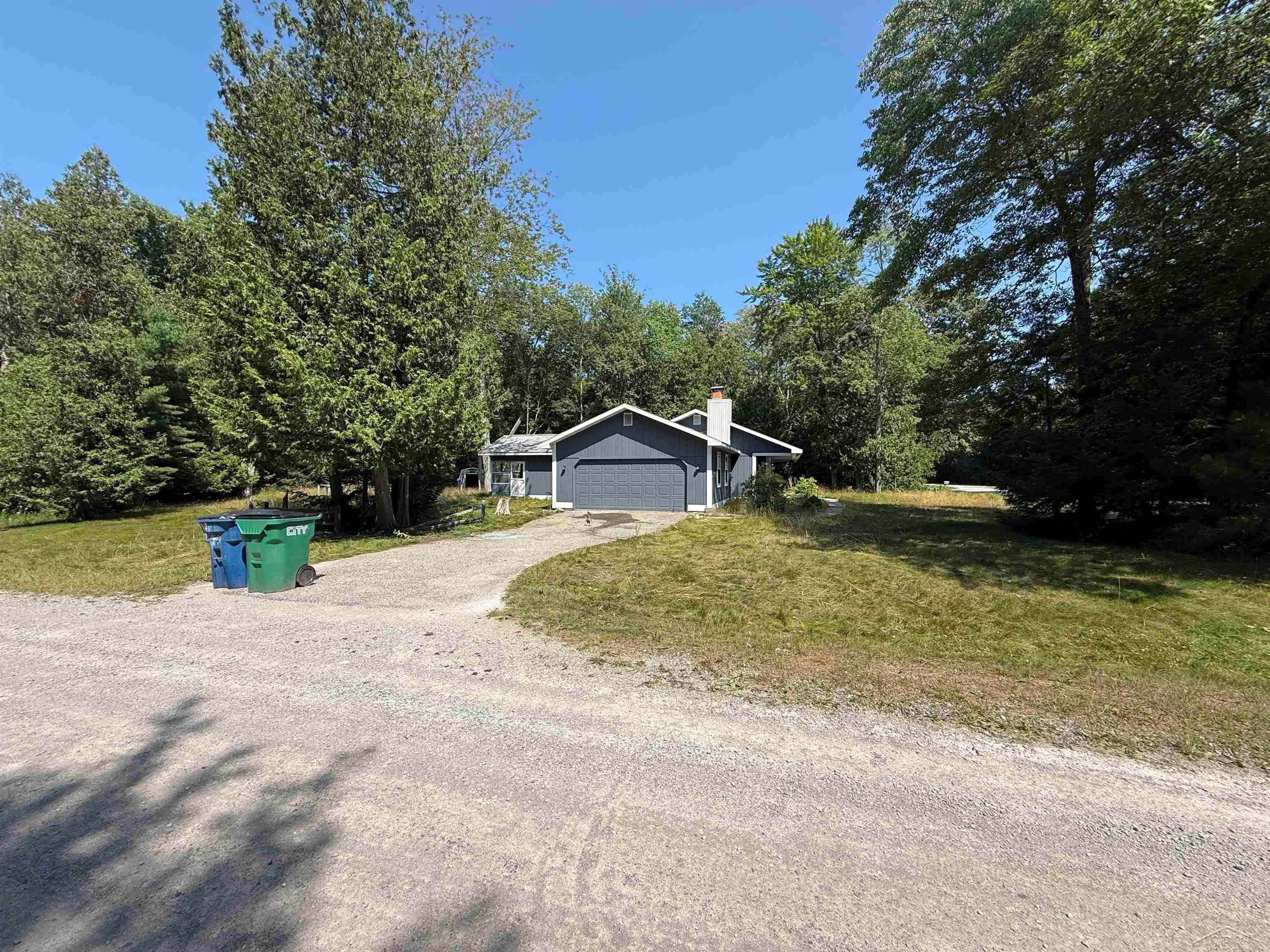 4879 Kingswood Lane
