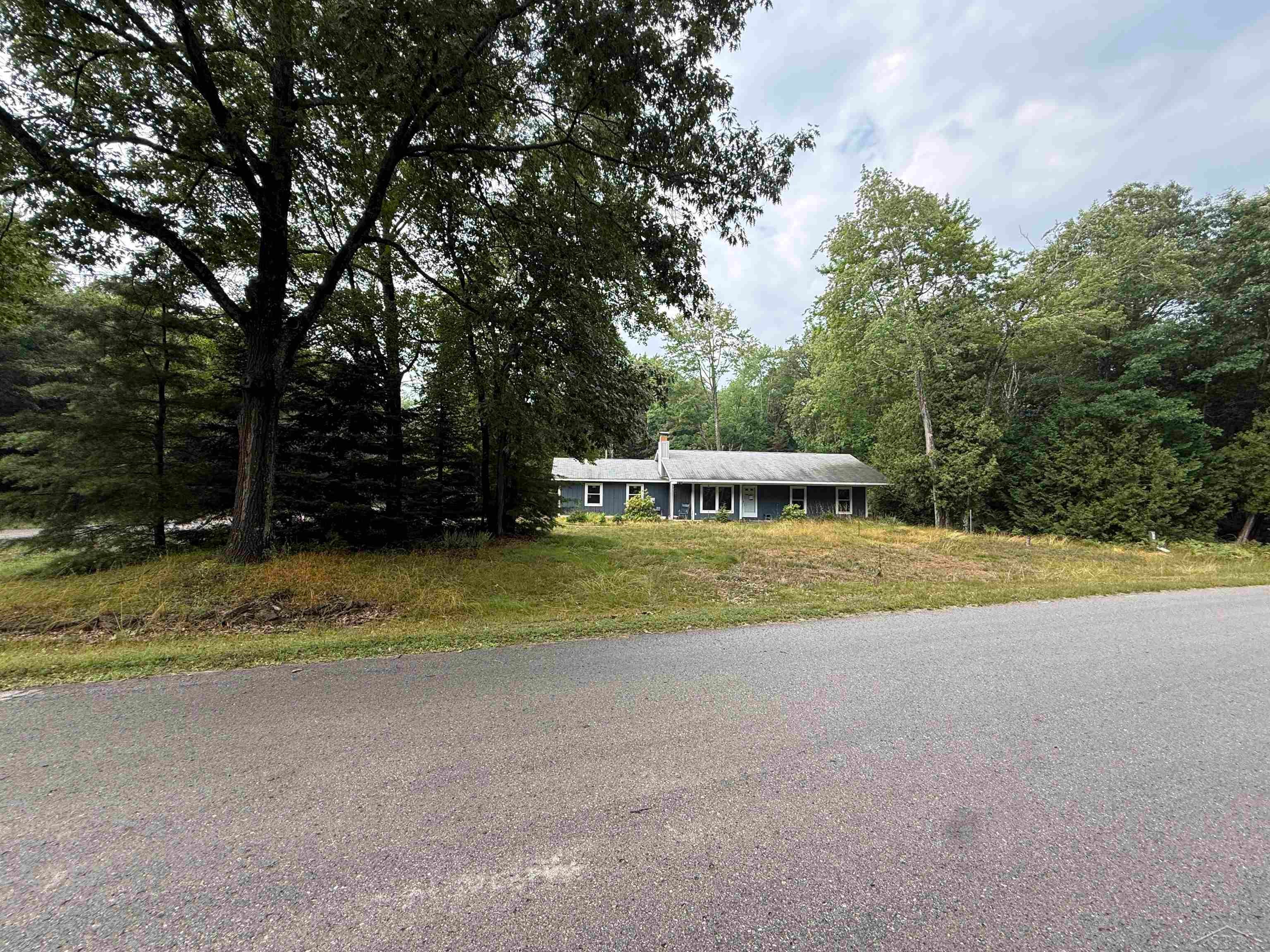 4879 Kingswood Lane