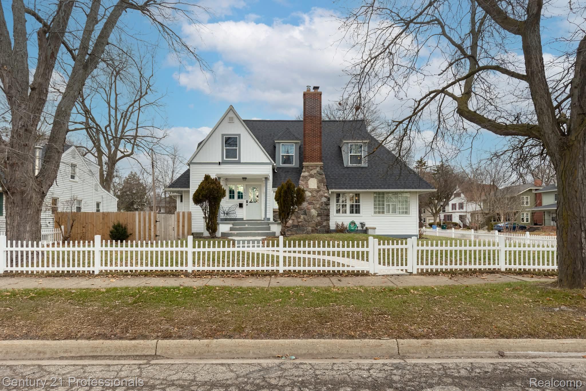 1500 W Saint Joseph Street