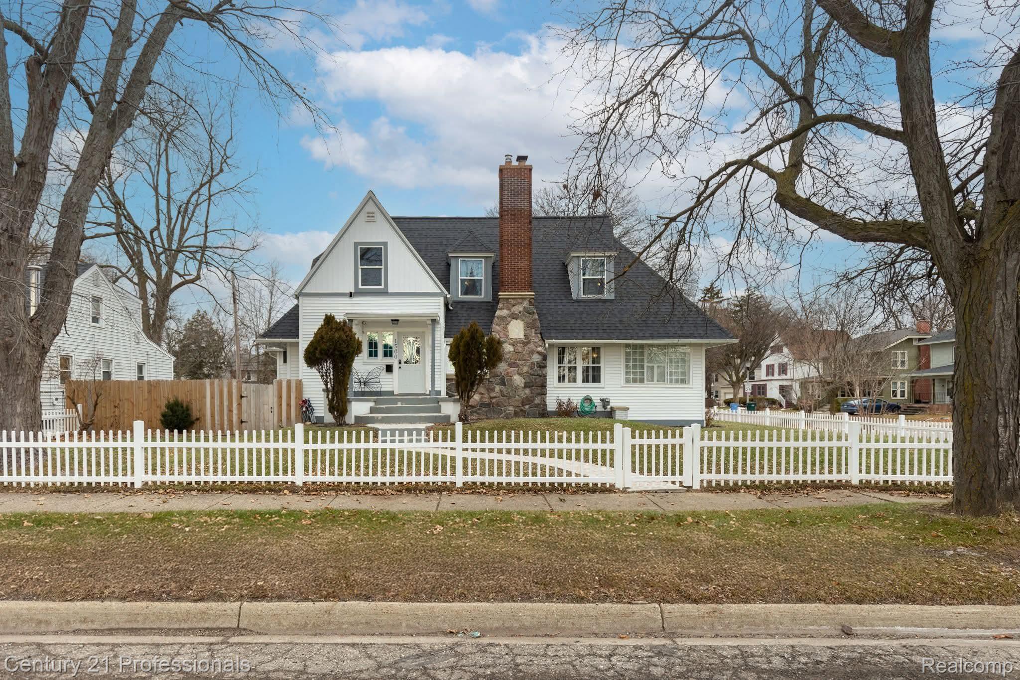 1500 W Saint Joseph Street