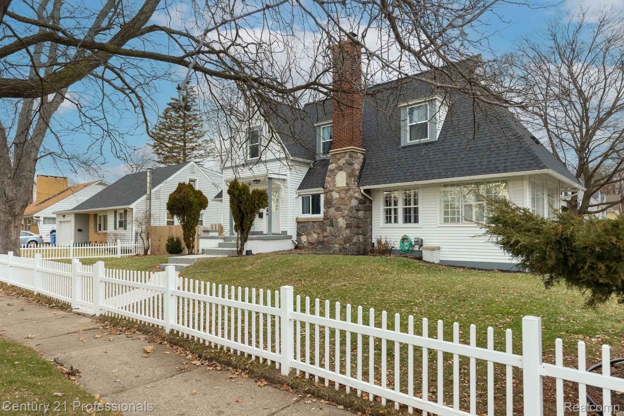 1500 W Saint Joseph Street