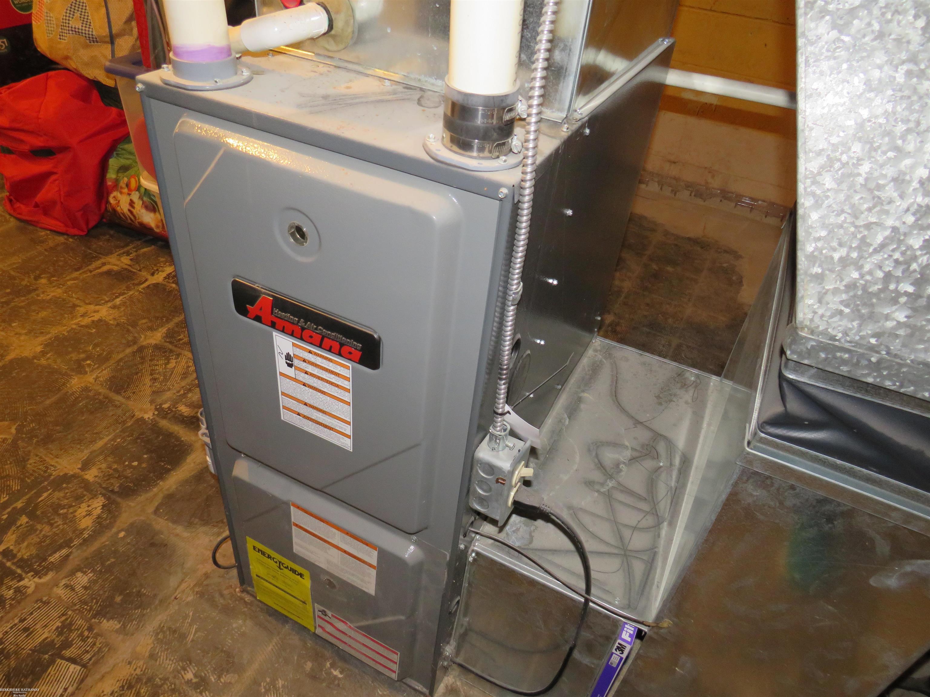 Eastpointe, Michigan 48021, United States, 3 Bedrooms Bedrooms, ,2 BathroomsBathrooms,Residential,Pending,87301