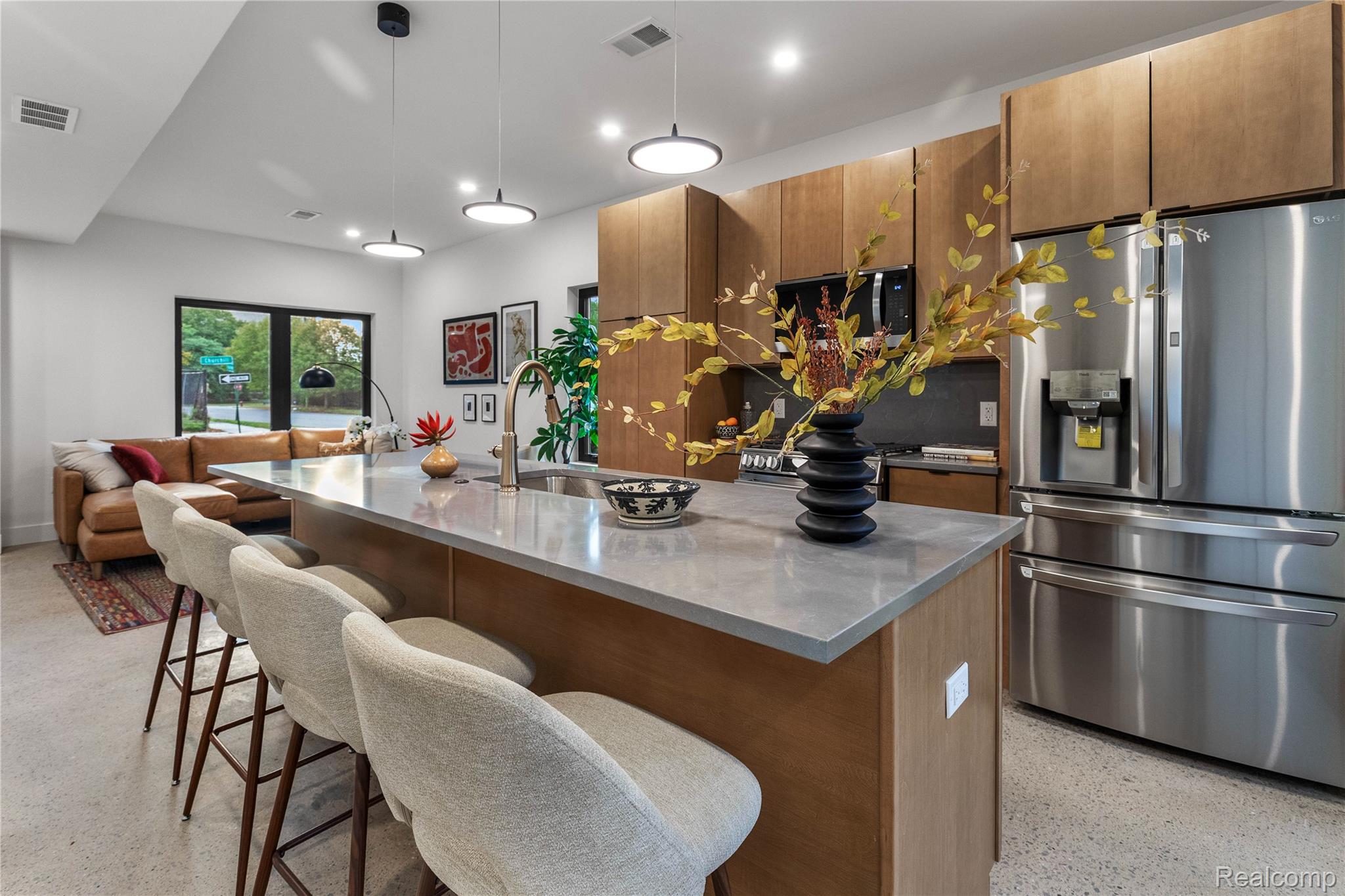 Detroit, Michigan 48206, United States, 2 Bedrooms Bedrooms, ,3 BathroomsBathrooms,Residential,Active,254393