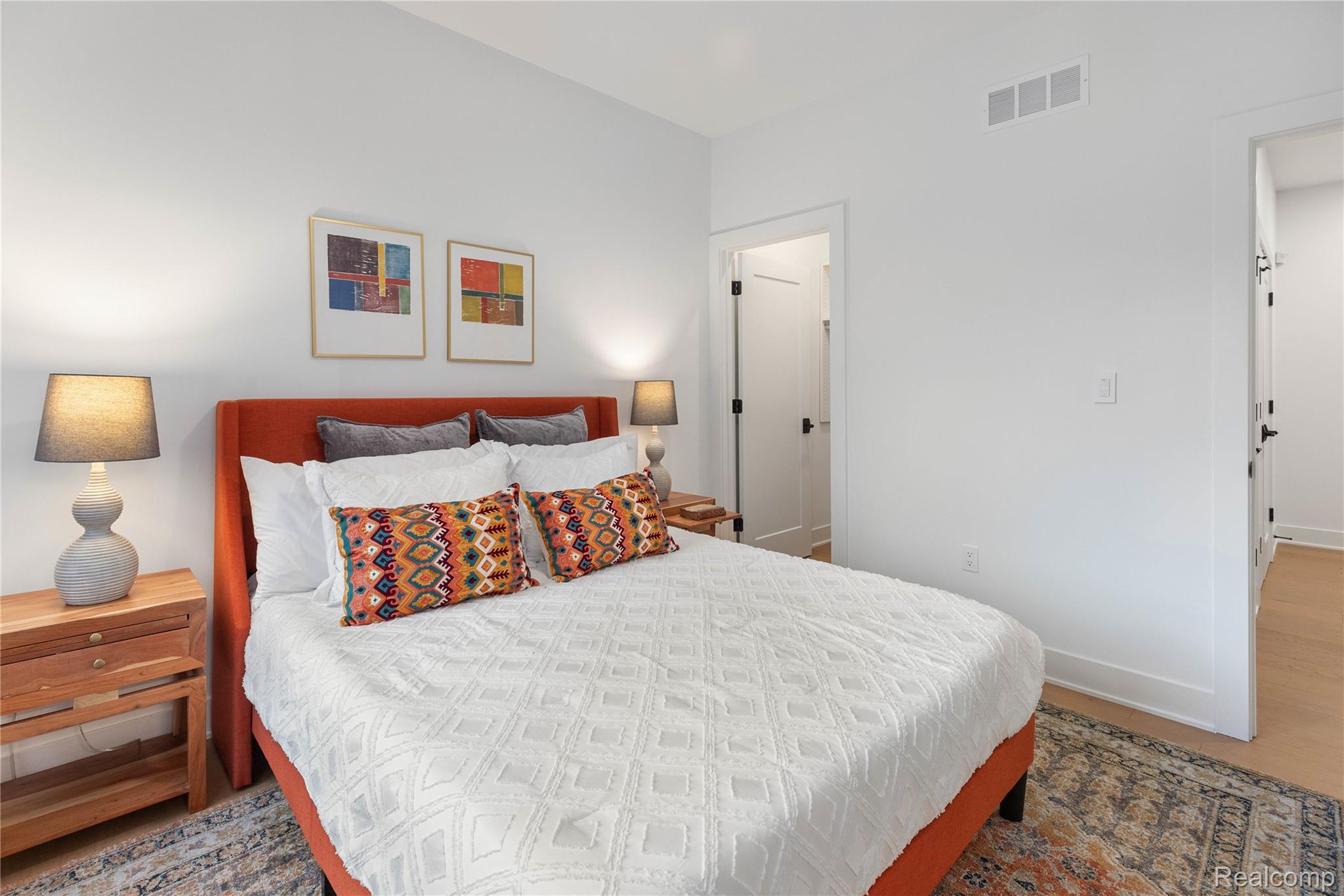 Detroit, Michigan 48206, United States, 2 Bedrooms Bedrooms, ,3 BathroomsBathrooms,Residential,Active,254393