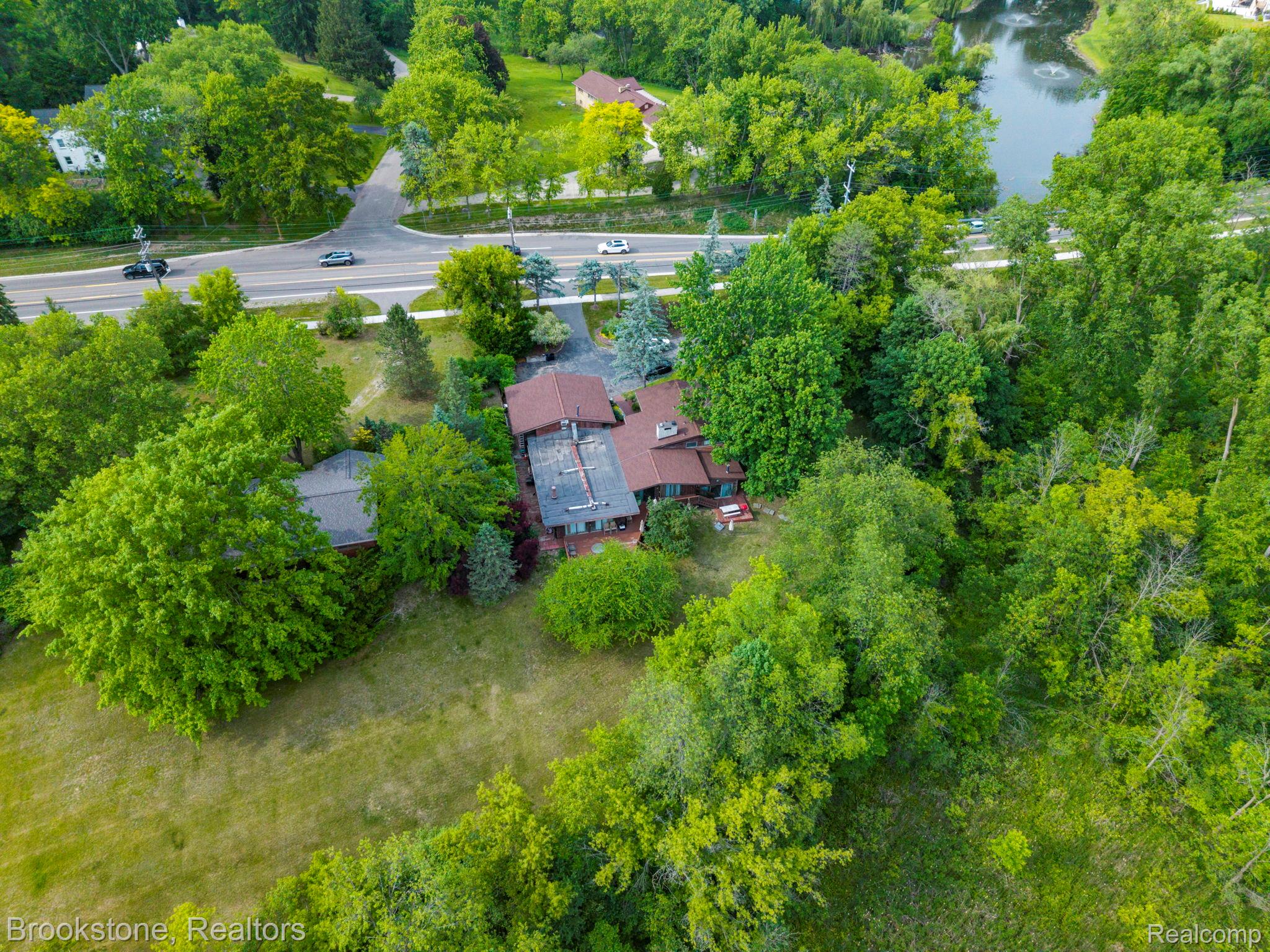 4665 W Maple Road
