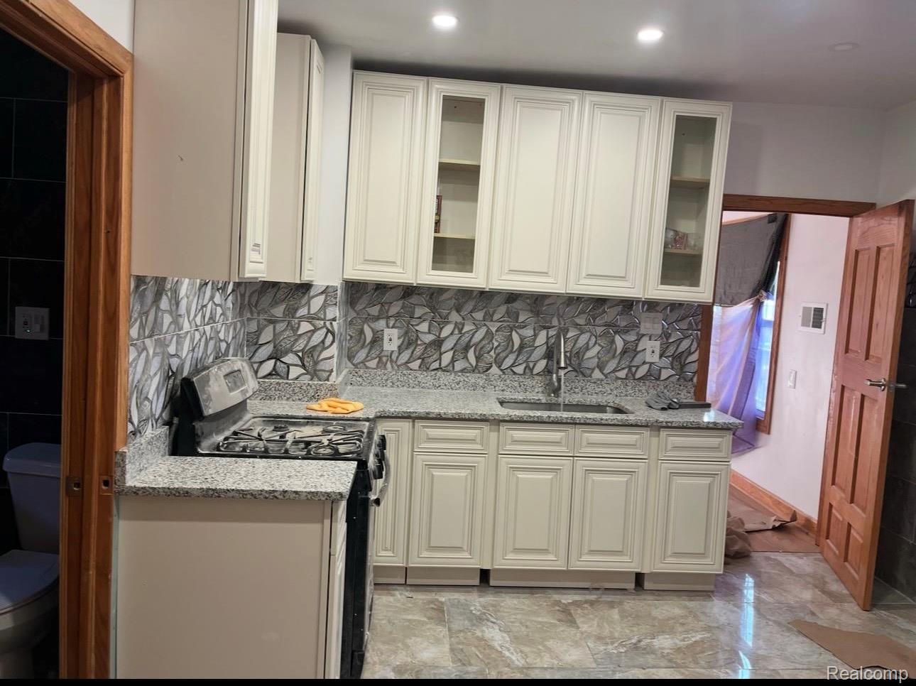 17333 Fenelon Street