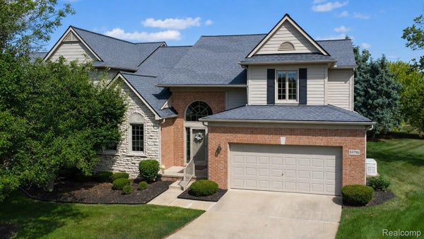 54796 GRENELEFE CIR E, SOUTH LYON, MI 48178 - Image 8fb5d560fe0d0f538bb997027da9dedf/550816396