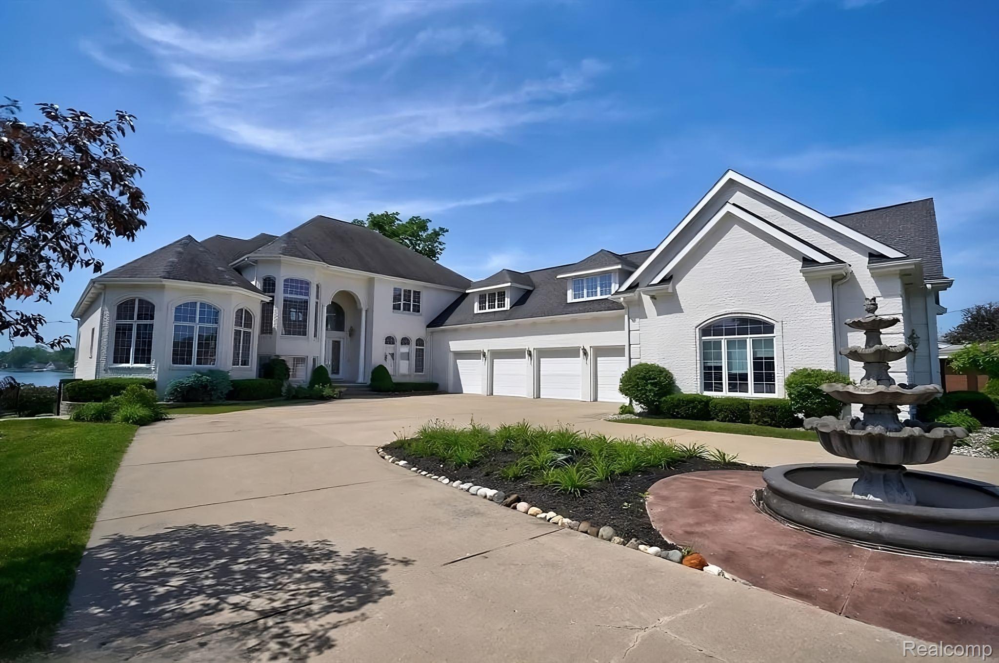 2571 N LONG LAKE Road