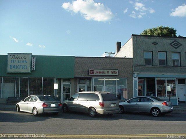121 E WALLED LAKE Drive