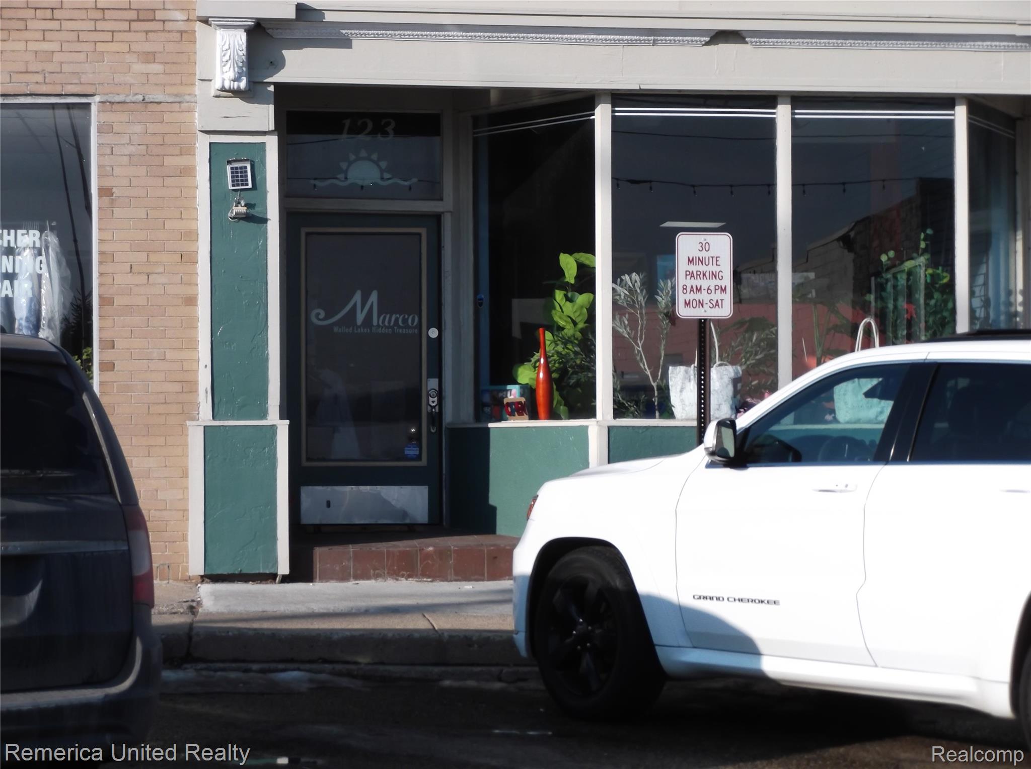 121 E WALLED LAKE Drive