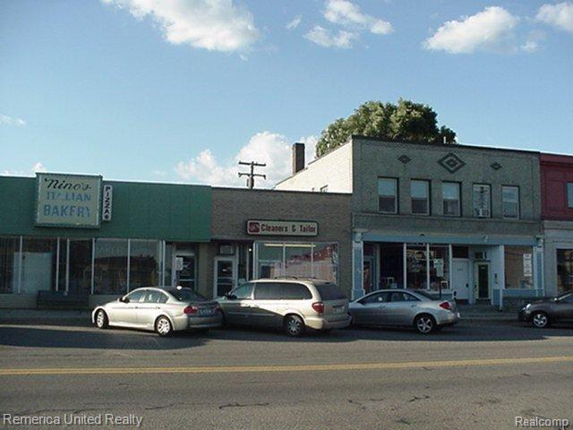 121 E WALLED LAKE Drive