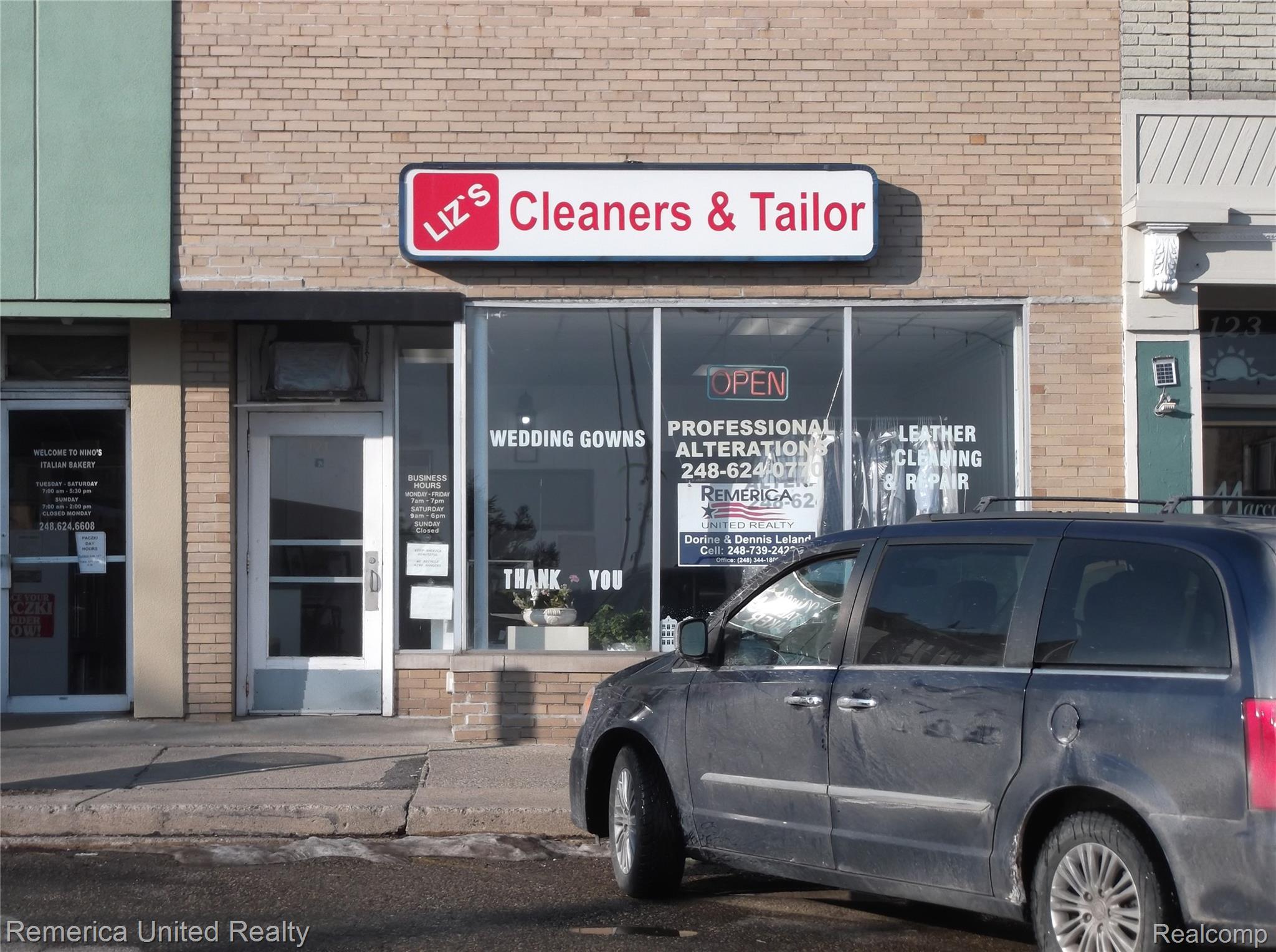 121 E WALLED LAKE Drive