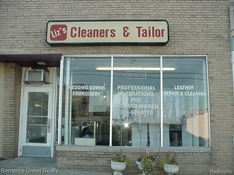 121 E WALLED LAKE Drive Walled Lake City MI 48390