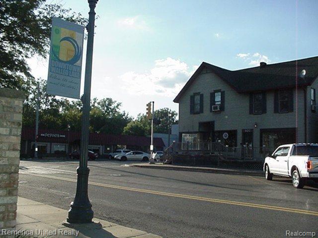 121 E WALLED LAKE Drive