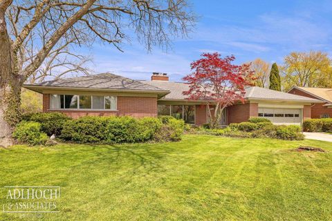 1170 N Renaud Road Grosse Pointe Woods City MI 48236