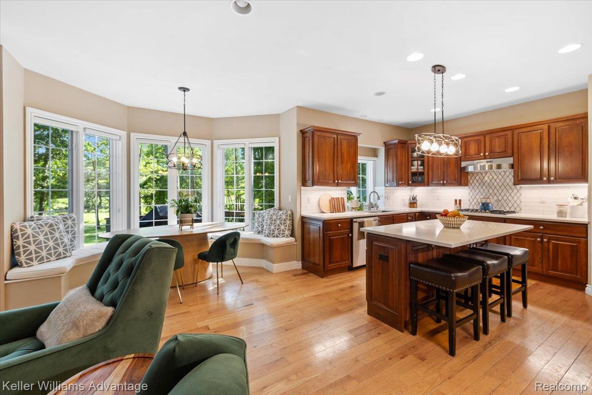 2282 Sandlewood Drive