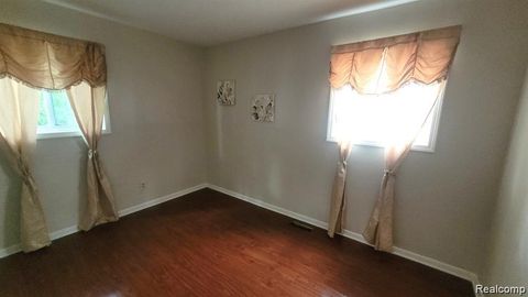 Tiny photo for 606 E MILTON Avenue, Hazel Park City, MI 48030 (MLS # 20251051696)