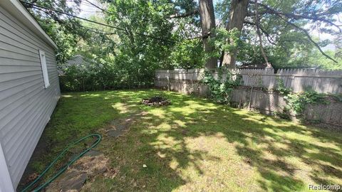 Tiny photo for 606 E MILTON Avenue, Hazel Park City, MI 48030 (MLS # 20251051696)