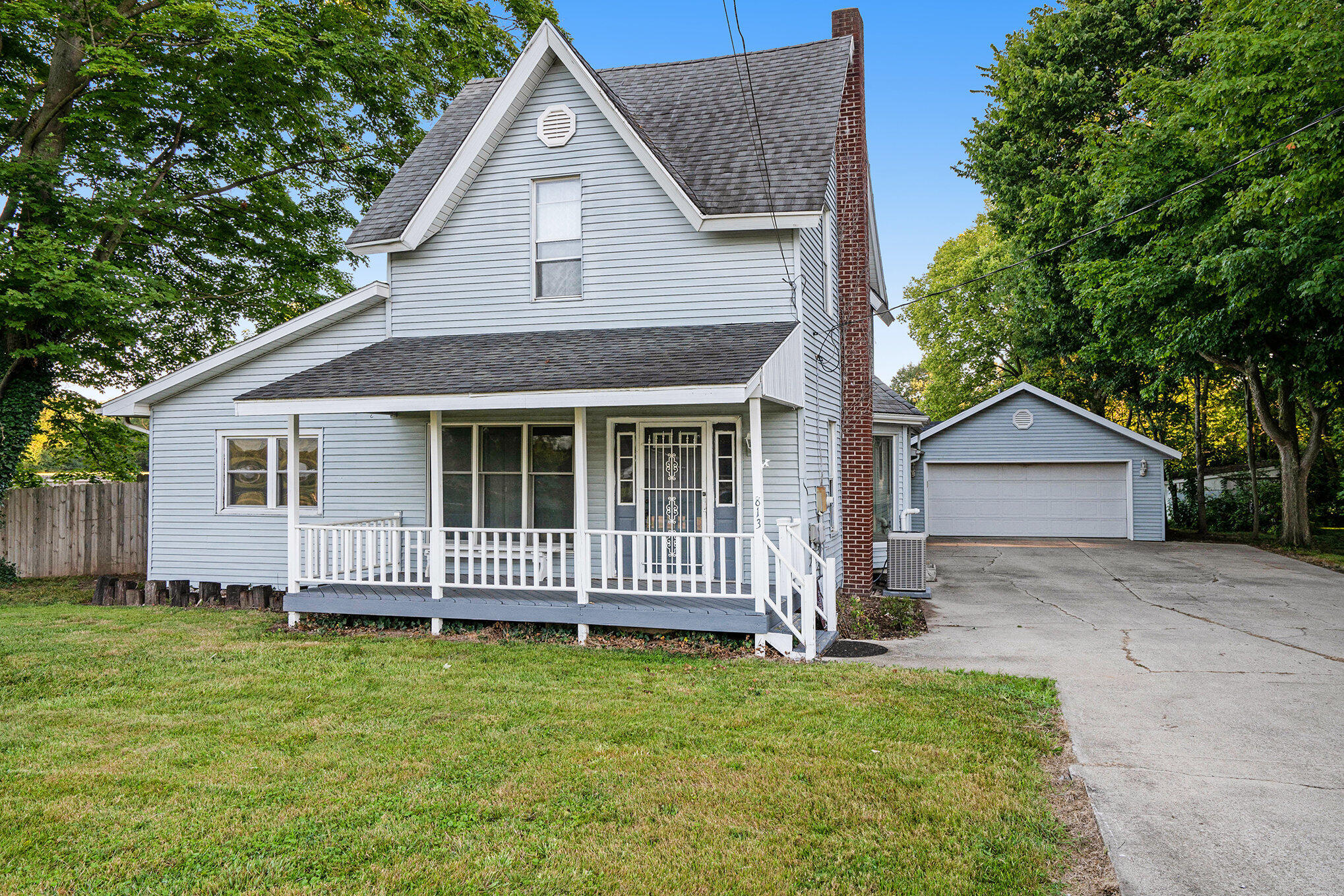 813 Park Shore Drive