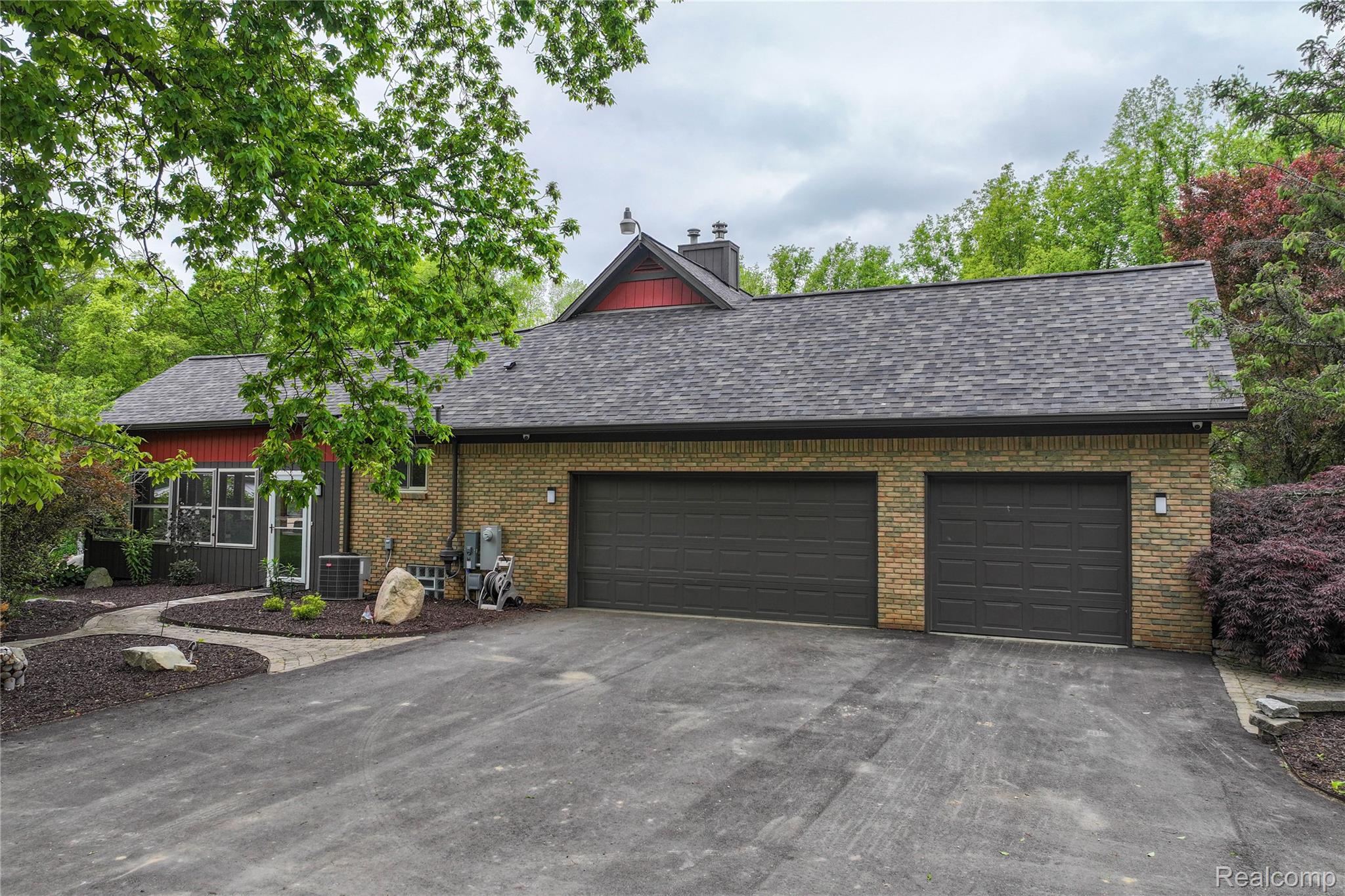 490 Rolling Oaks Drive