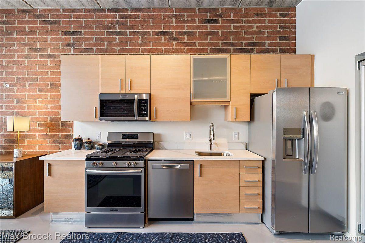 333 E Parent Avenue 18