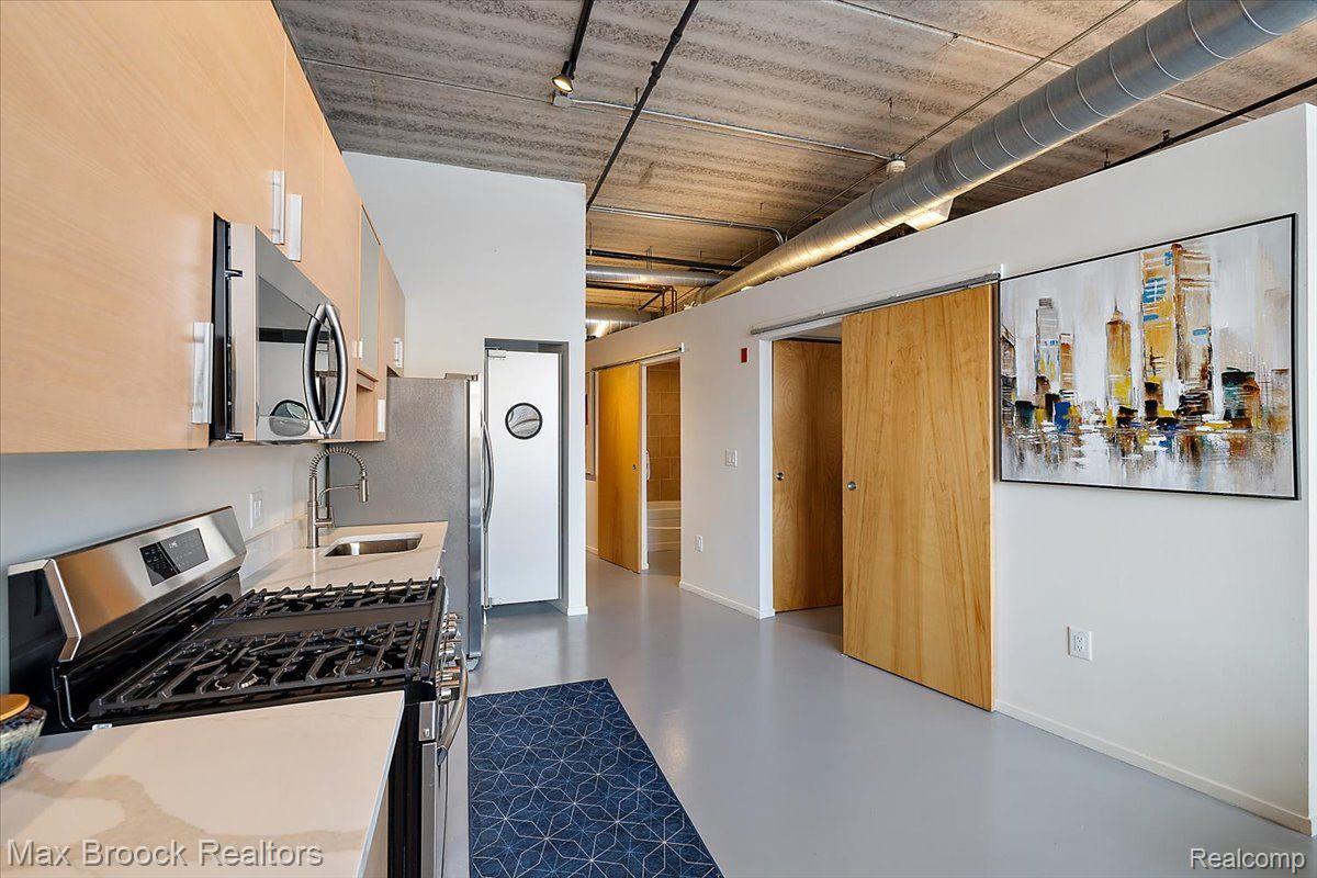 333 E Parent Avenue 18
