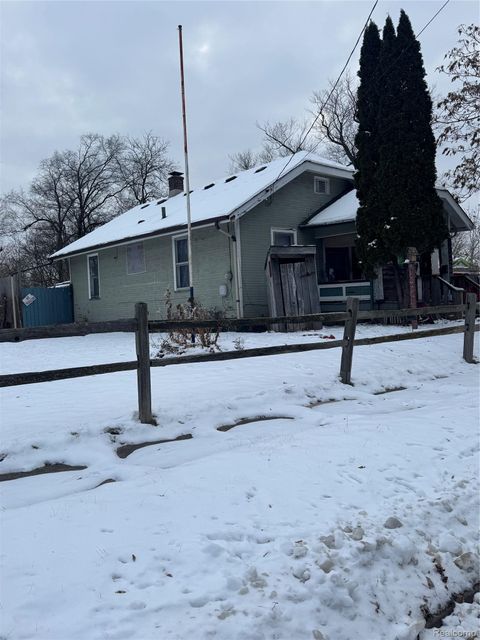 Photo of 1422 Leith Street, Flint City, MI 48506 (MLS # 20261024160)