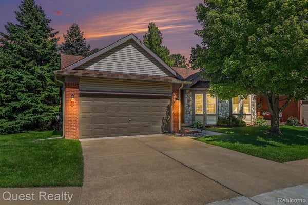 3086 BROOKSIDE DR, WATERFORD, MI 48328 - Image 8ffac363eb960d78231edc6d8e97f301/108190642