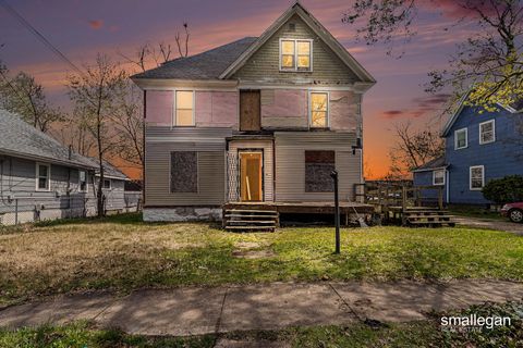 821 Clarence Street Kalamazoo City MI 49001
