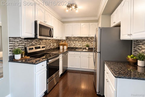 Tiny photo for 2309 Walton Boulevard #38, Rochester Hills City, MI 48309 (MLS # 20261083201)