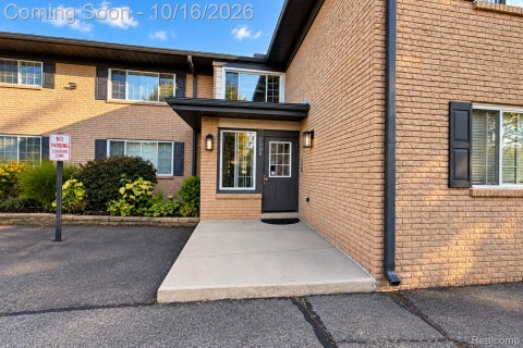 Photo of 2309 Walton Boulevard #38, Rochester Hills City, MI 48309 (MLS # 20261083201)