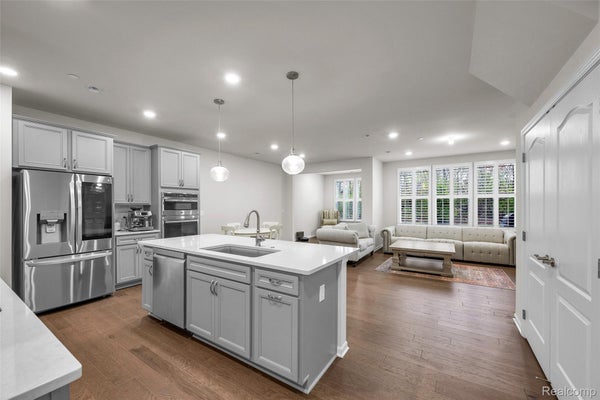 40059 PREMIER DR, PLYMOUTH, MI 48170 - Image 90103eb8828b8d8313bd435ded6fc0da/2319795183