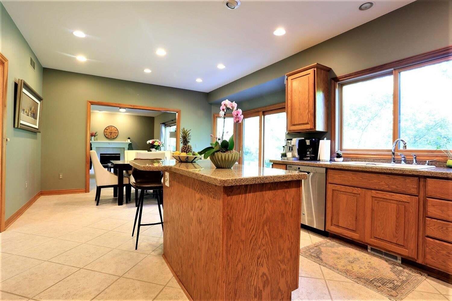 4703 Sawgrass Drive W