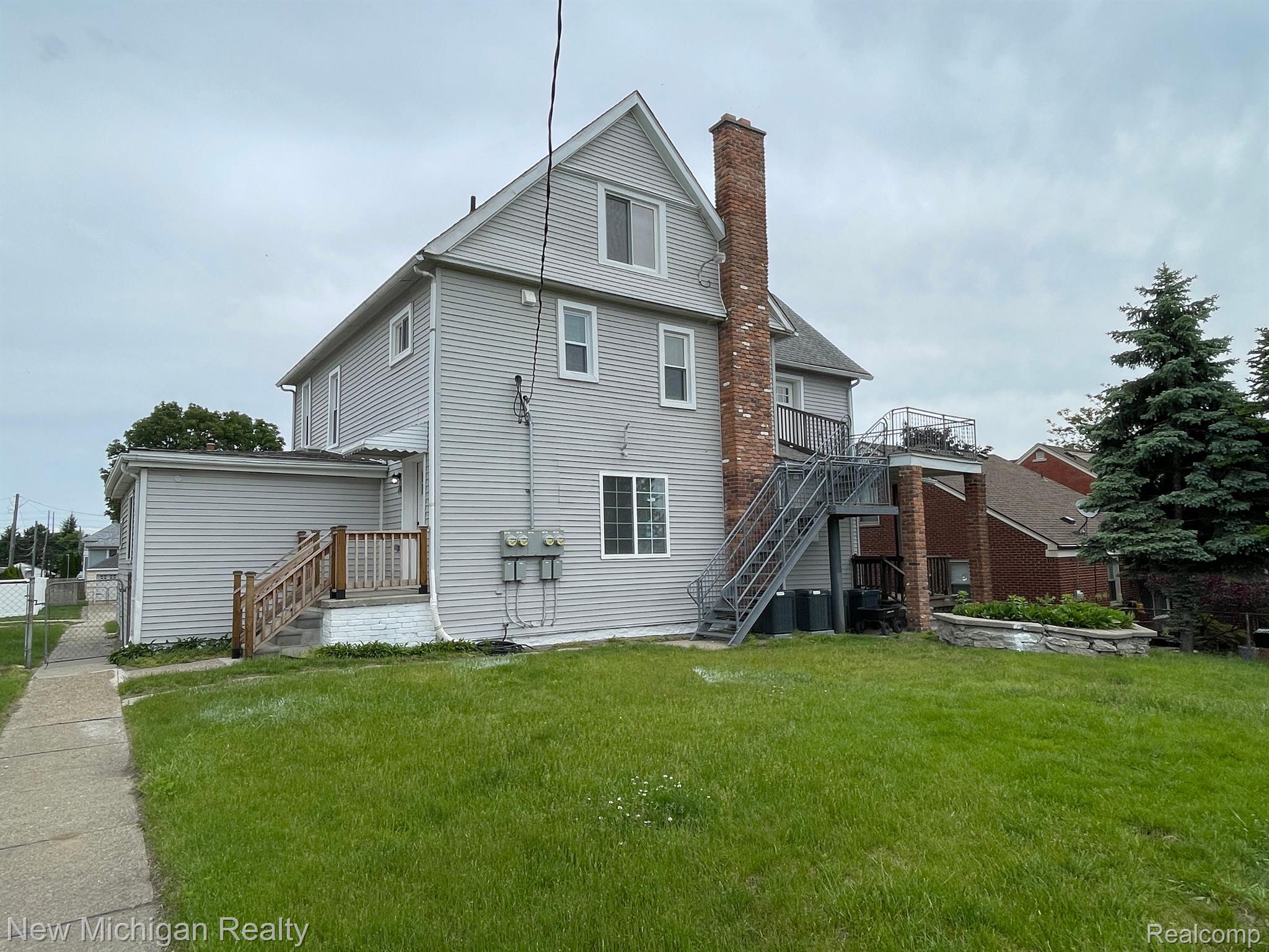 171 DAVIS Street