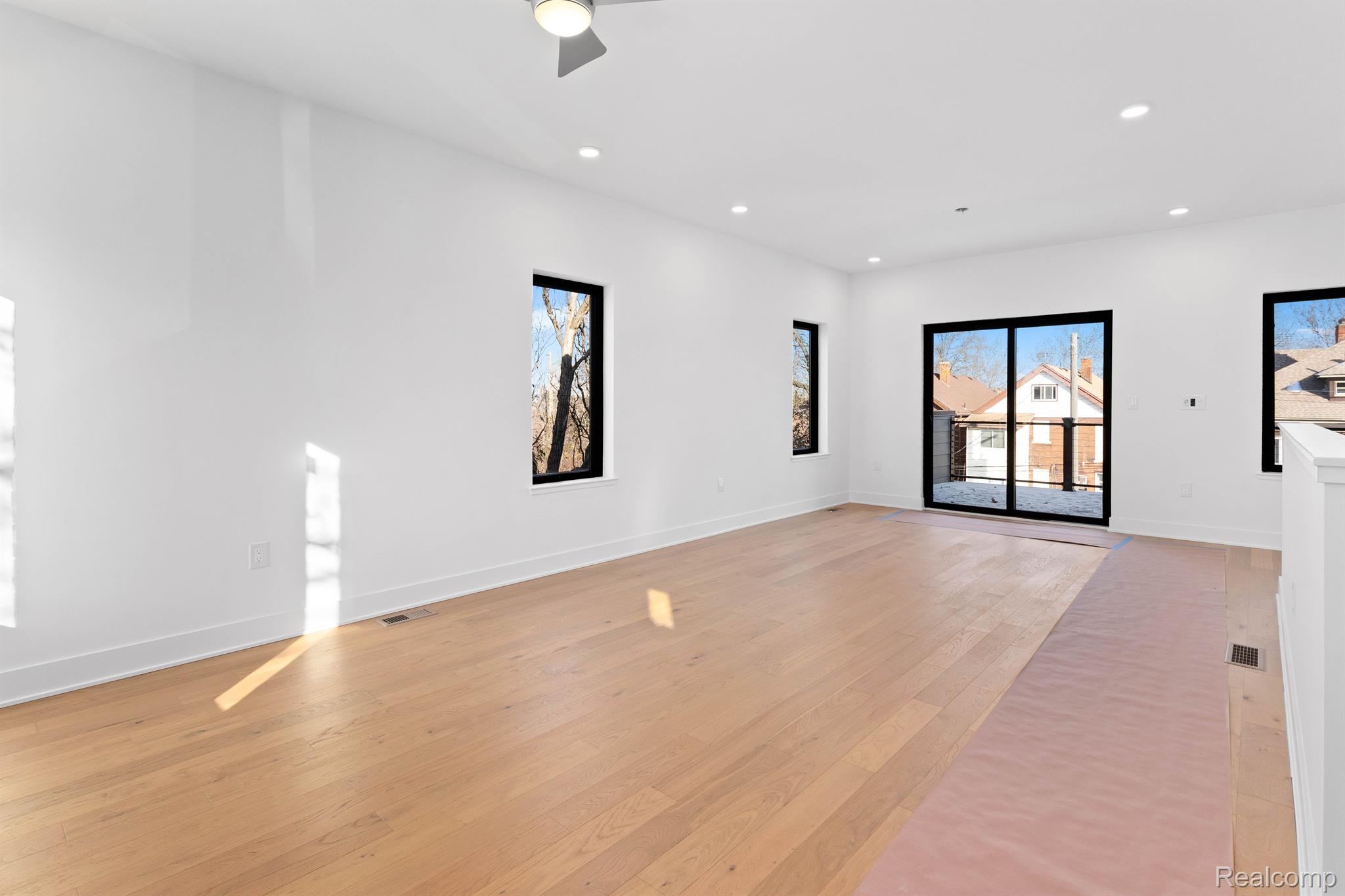 Detroit City, Michigan 48208, United States, 3 Bedrooms Bedrooms, ,3 BathroomsBathrooms,Residential,Active,131838