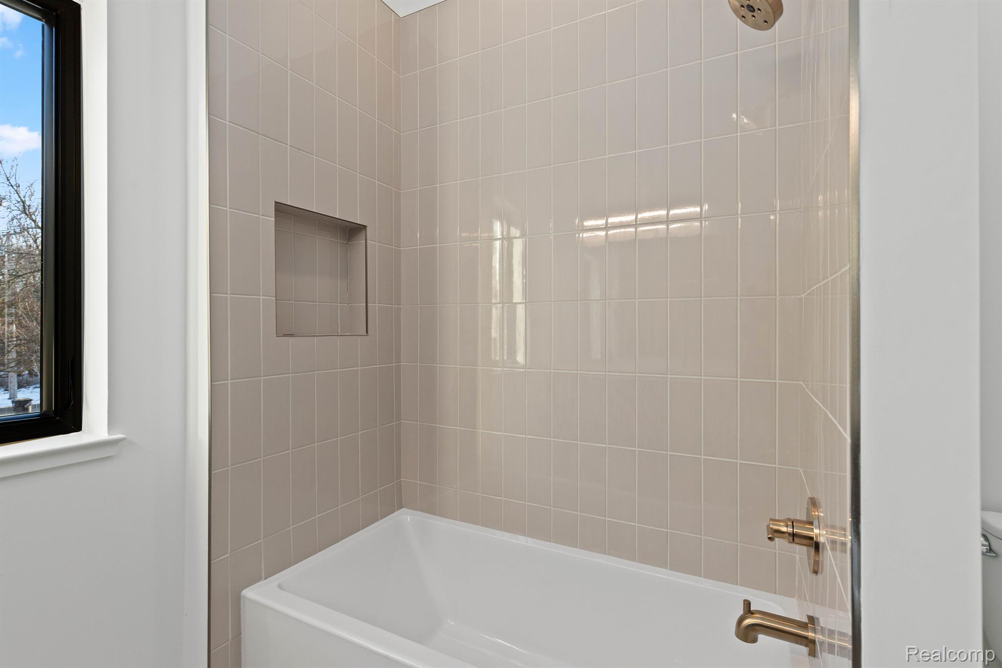 Detroit City, Michigan 48208, United States, 3 Bedrooms Bedrooms, ,3 BathroomsBathrooms,Residential,Active,131838