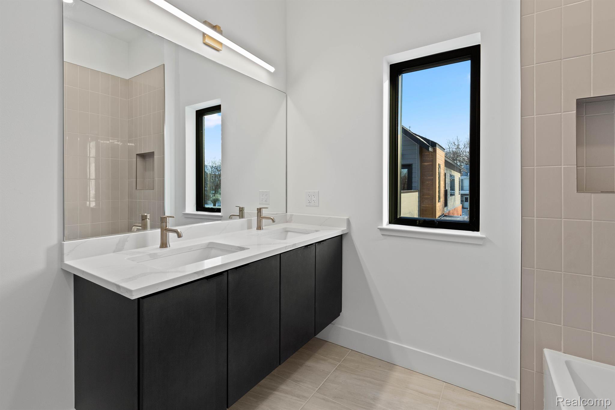 Detroit City, Michigan 48208, United States, 3 Bedrooms Bedrooms, ,3 BathroomsBathrooms,Residential,Active,131838