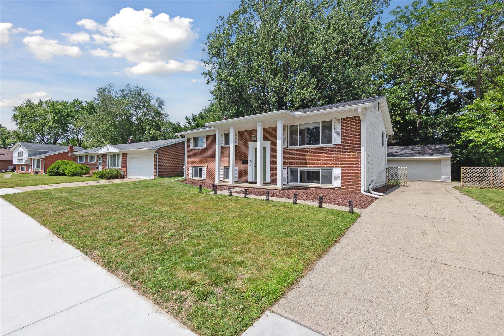 910 Newport Drive