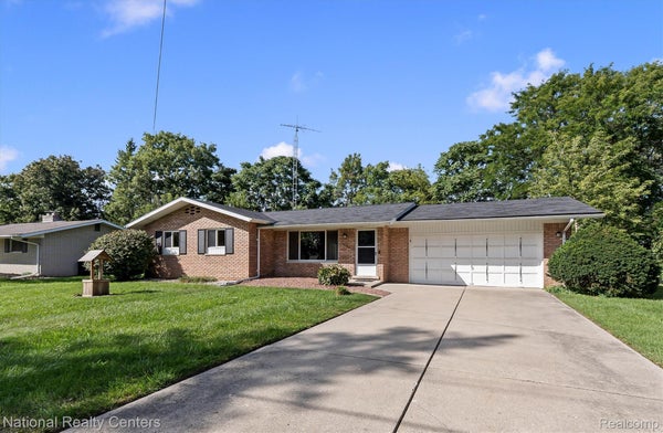 2082 KINGSWOOD DR, FLINT, MI 48507 - Image 902073e8beff9c2cd80b2cb498822787/1062835849