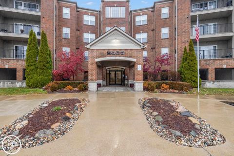 2118 Country Club Drive St Clair Shores City MI 48082