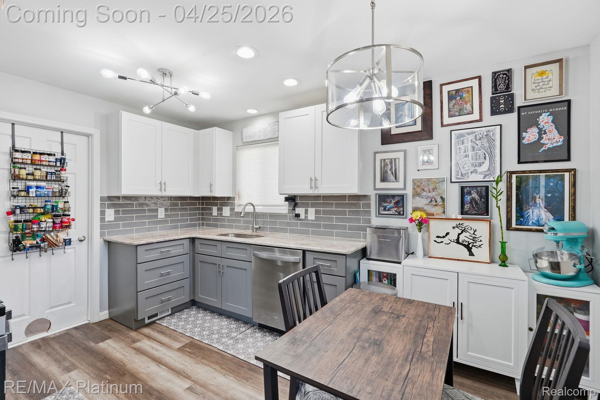 1448 E Webster Street