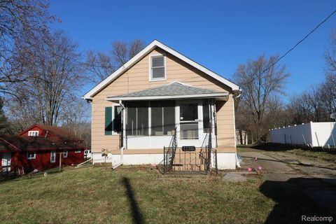1136 GILBERT Street Flint Charter Township MI 48532