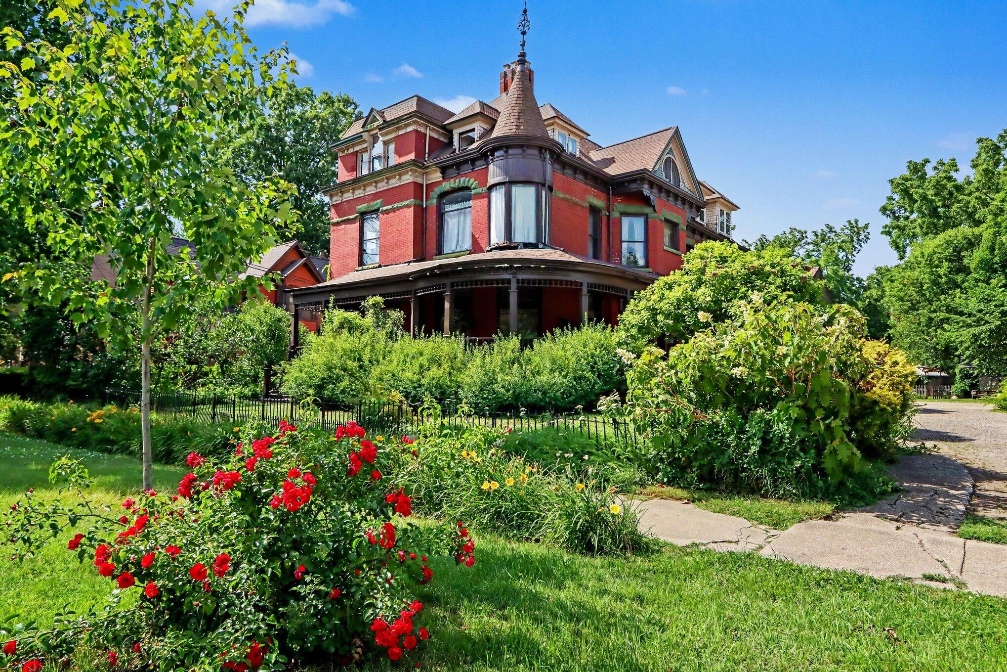 916 W Kalamazoo Avenue