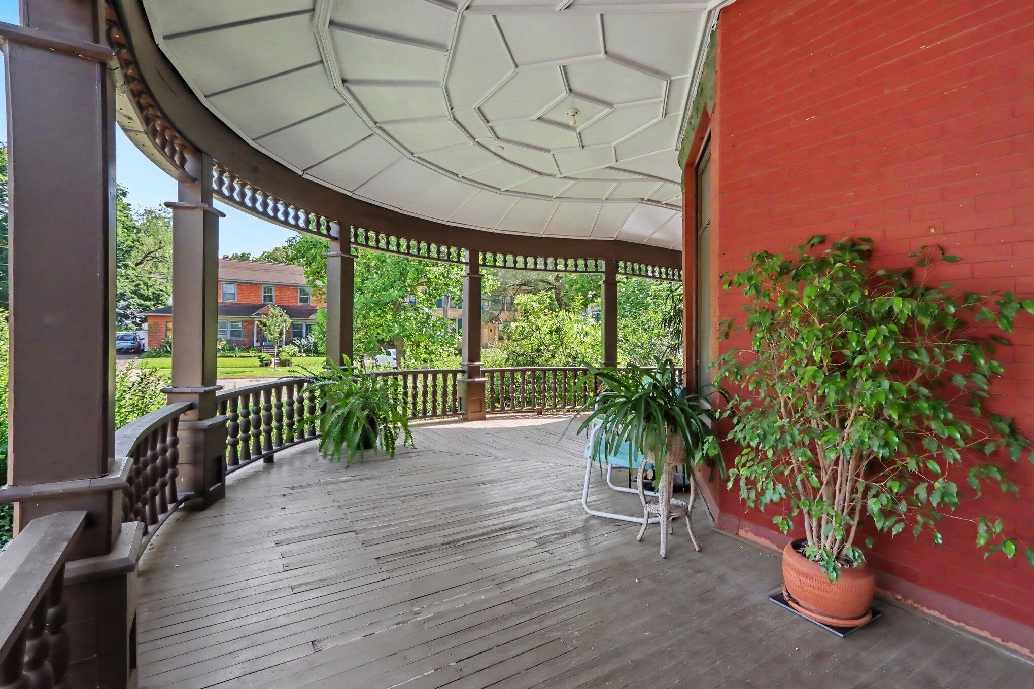 916 W Kalamazoo Avenue
